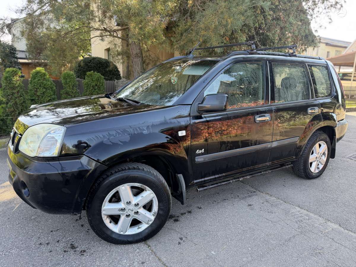 Nissan X-Trail 2004 — rear view