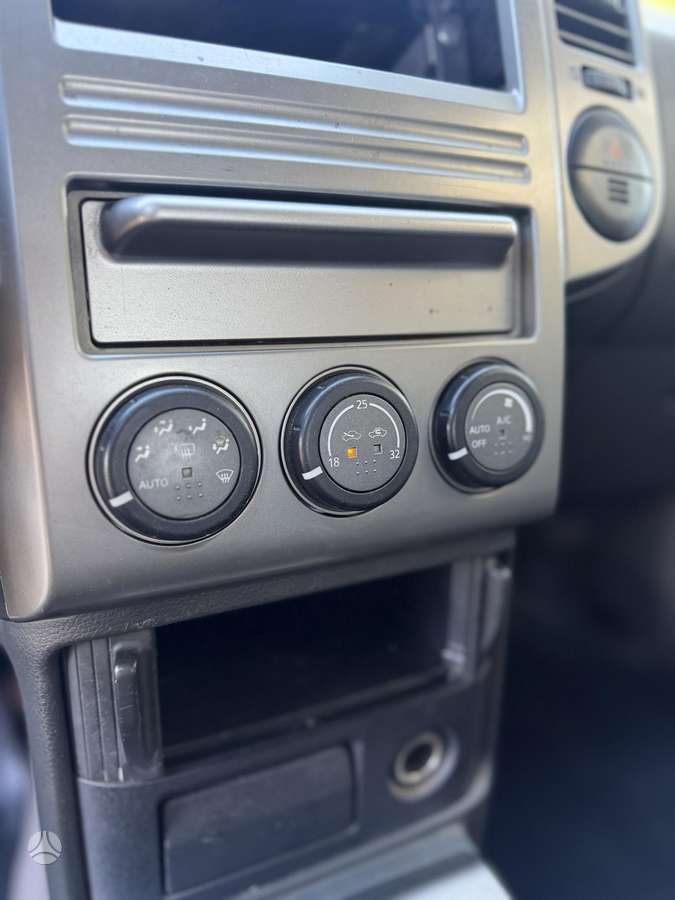Nissan X-Trail 2004 — photo 21