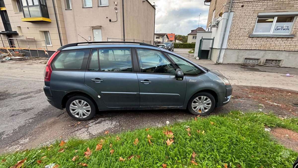 Citroen C4 2010 — interior