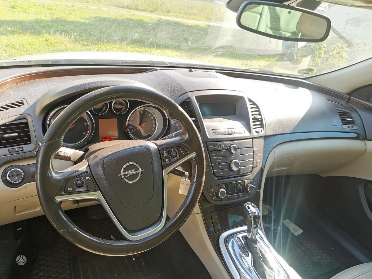 Opel Insignia 2013 — photo 11
