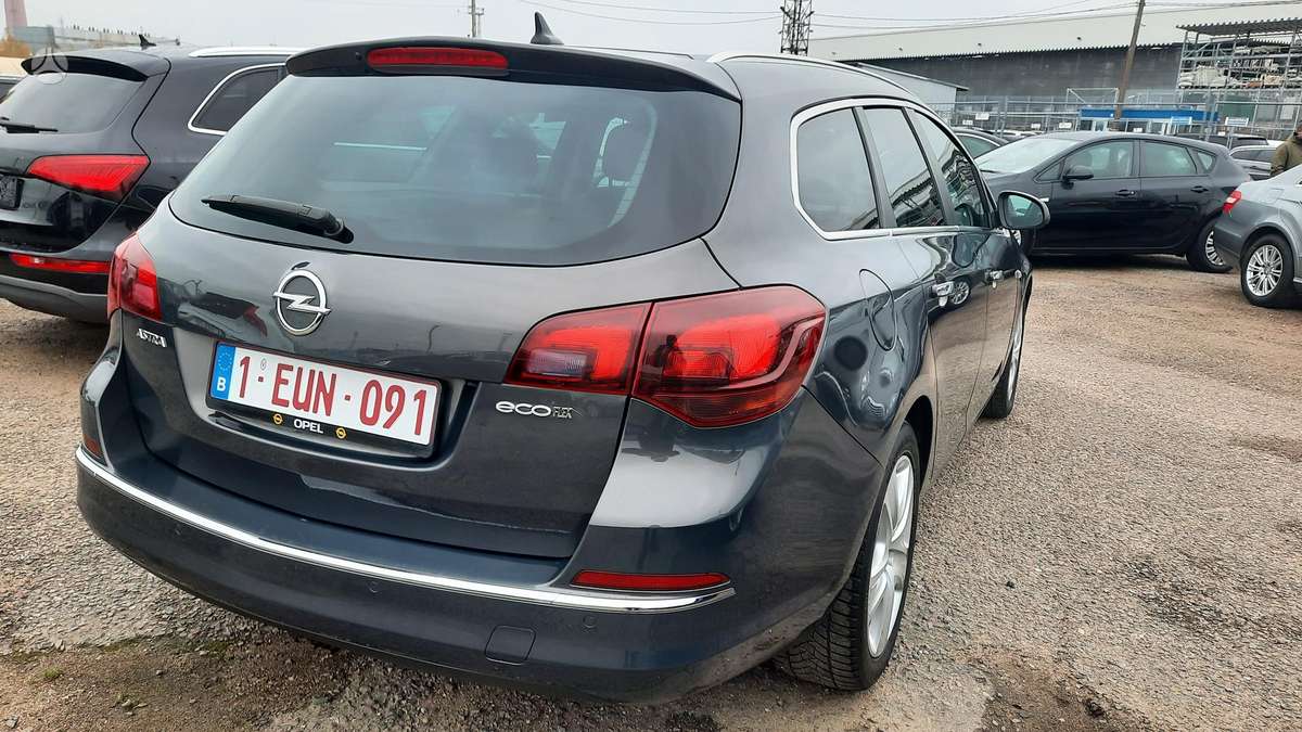 Opel Astra 2013 — photo 10
