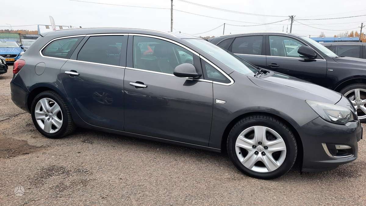 Opel Astra 2013 — photo 12