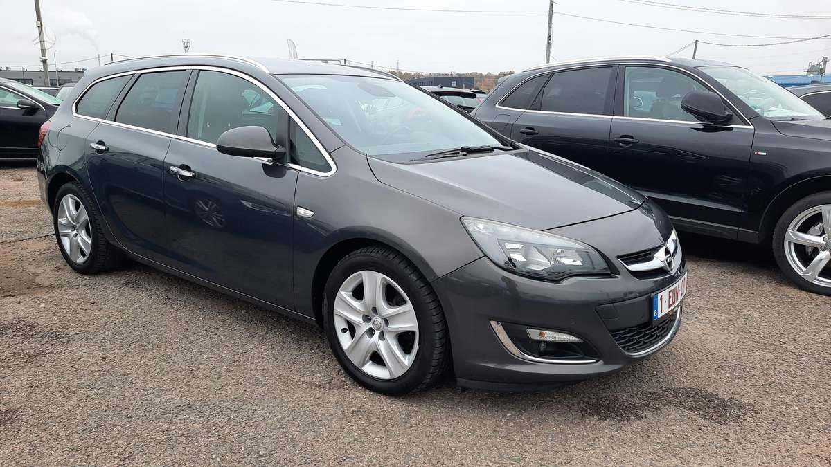 Opel Astra 2013 — photo 13