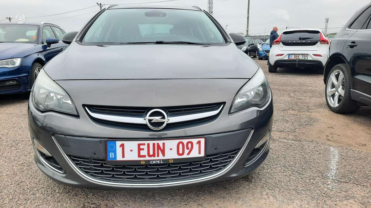 Opel Astra 2013 — photo 15