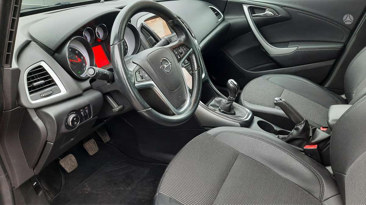 Opel Astra 2013 — photo 16
