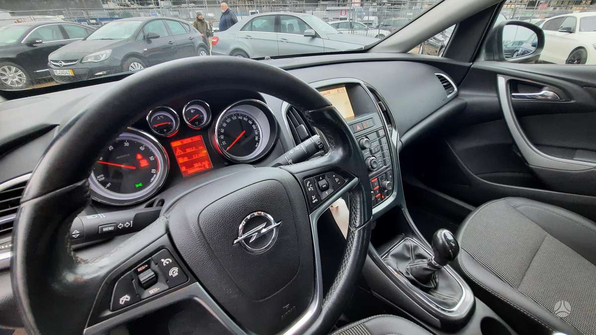 Opel Astra 2013 — photo 19