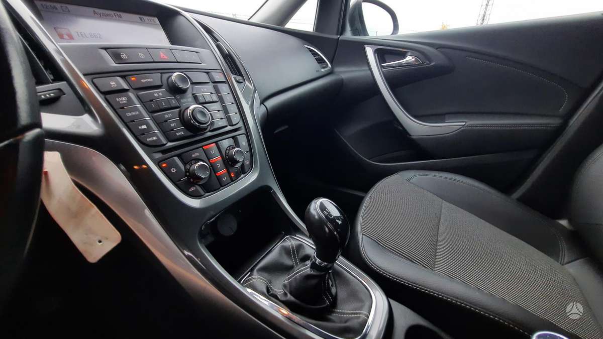 Opel Astra 2013 — photo 20