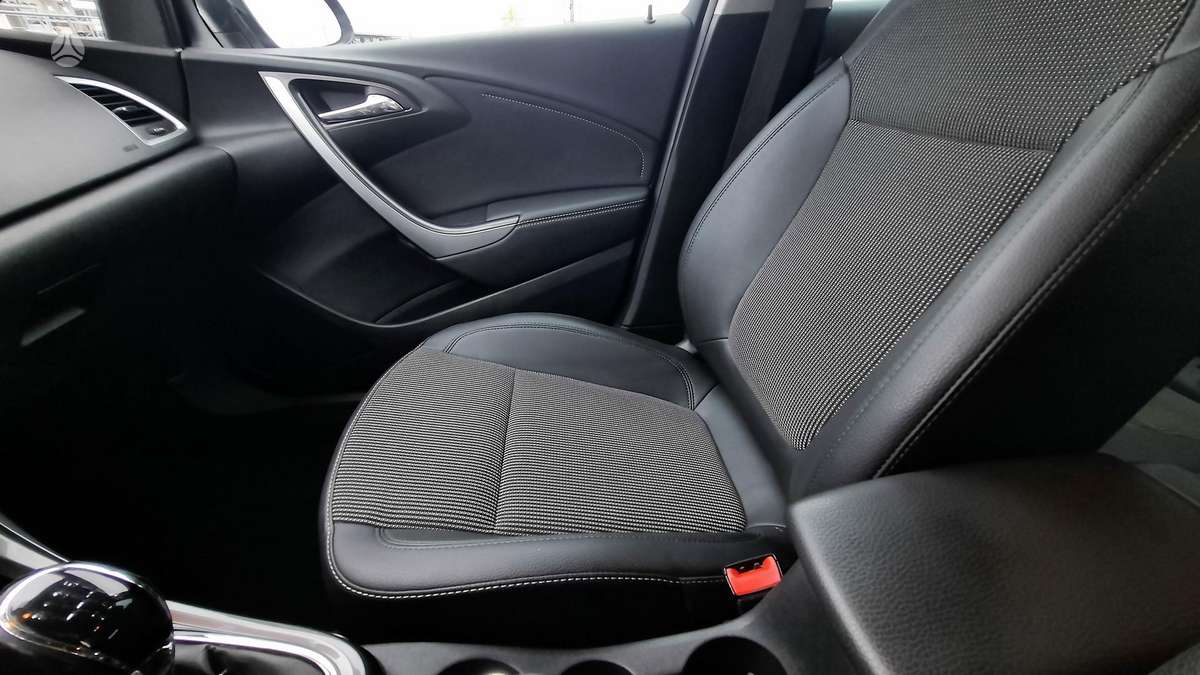 Opel Astra 2013 — photo 21