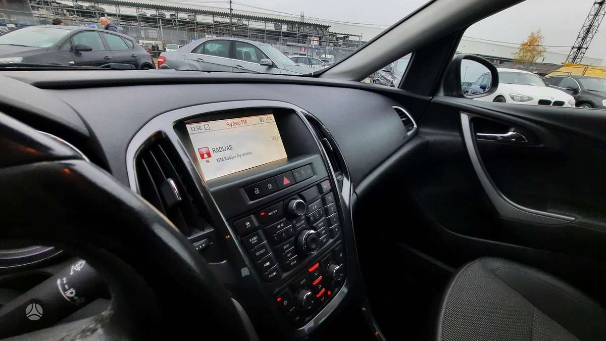 Opel Astra 2013 — photo 22