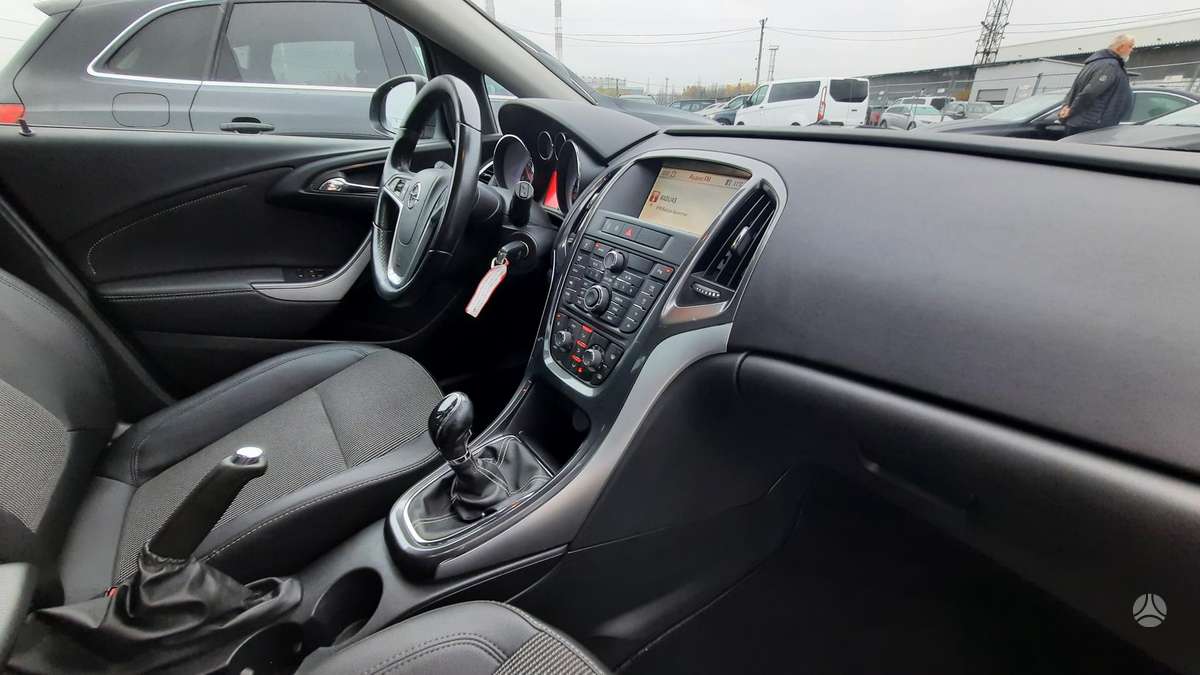 Opel Astra 2013 — photo 27