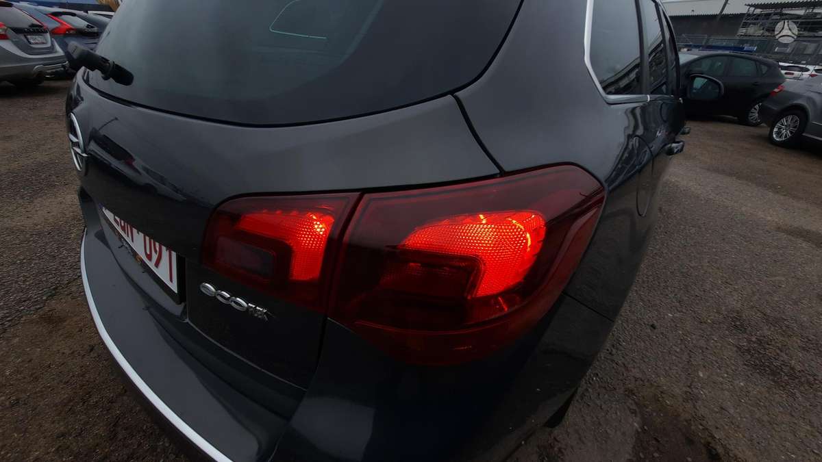 Opel Astra 2013 — photo 28