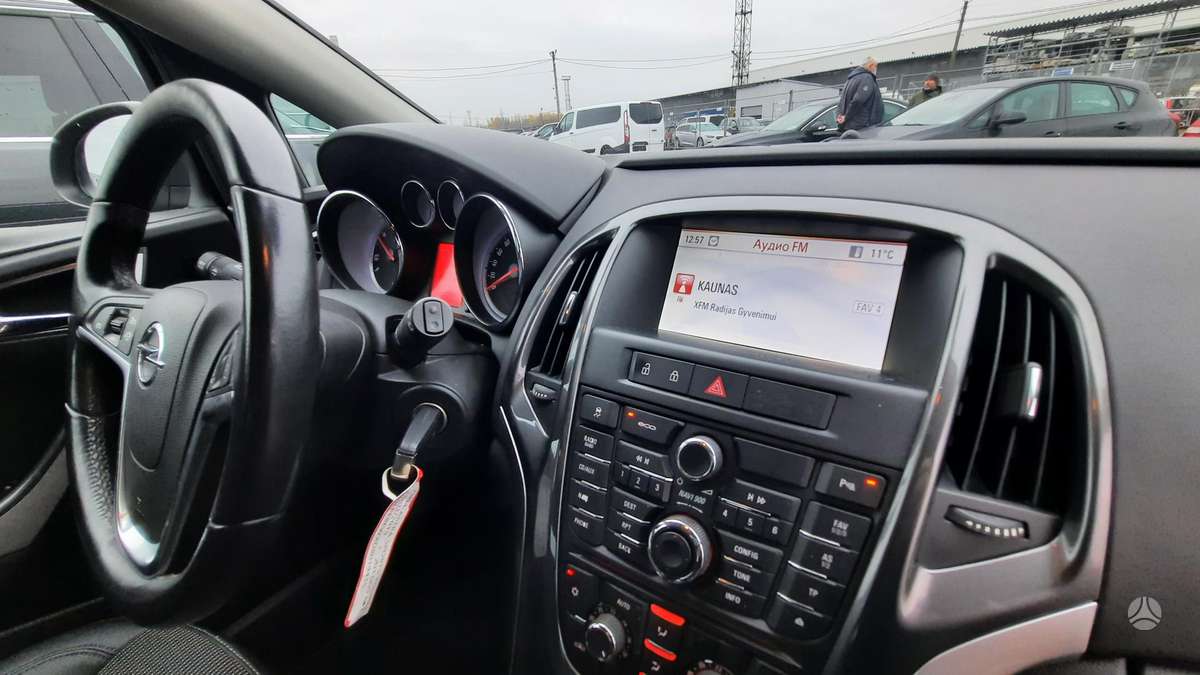 Opel Astra 2013 — photo 29