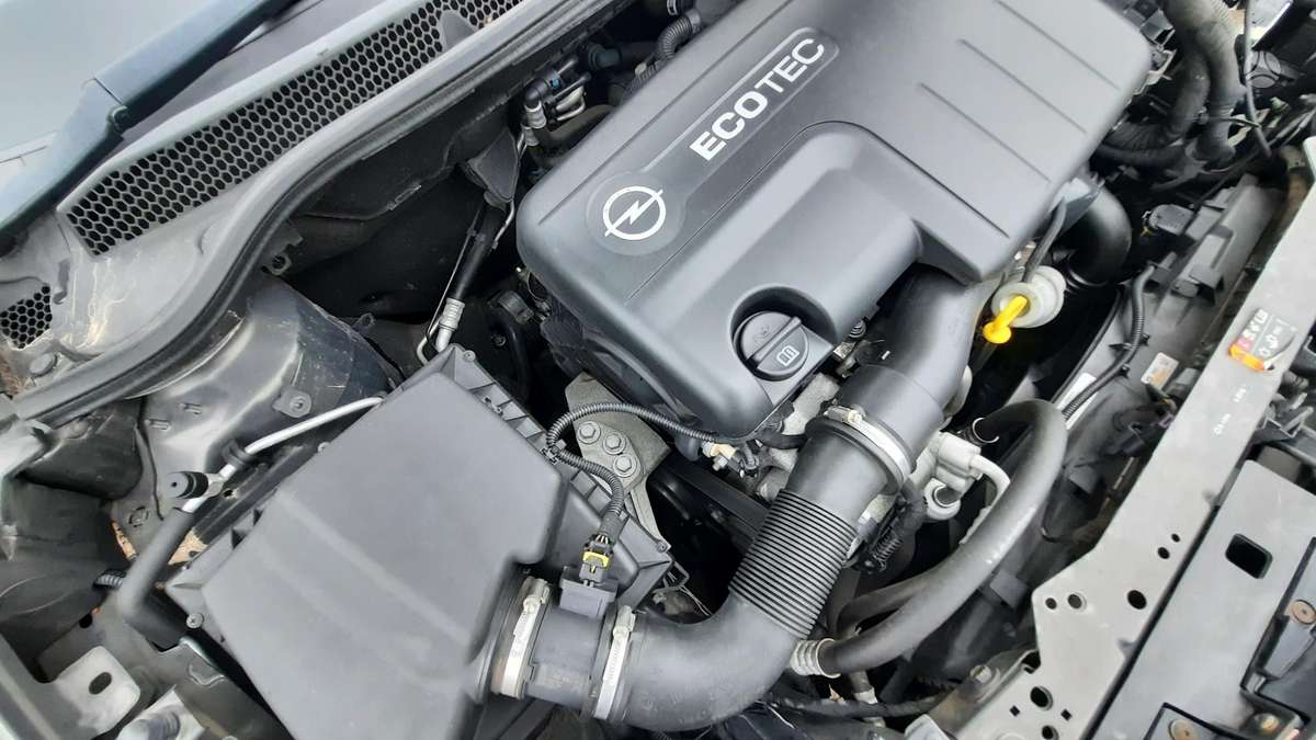 Opel Astra 2013 — photo 33