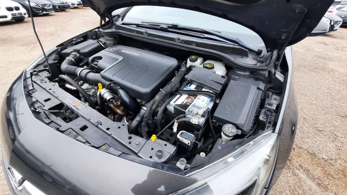 Opel Astra 2013 — photo 35