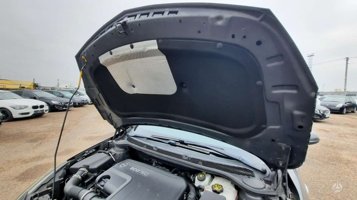 Opel Astra 2013 — photo 36