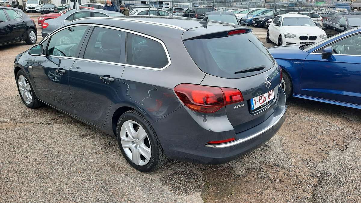 Opel Astra 2013 — engine 1686 cm³, 110 HP (81kW)