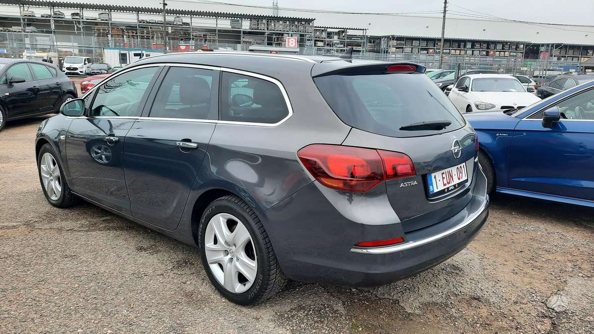Opel Astra 2013 — photo 6