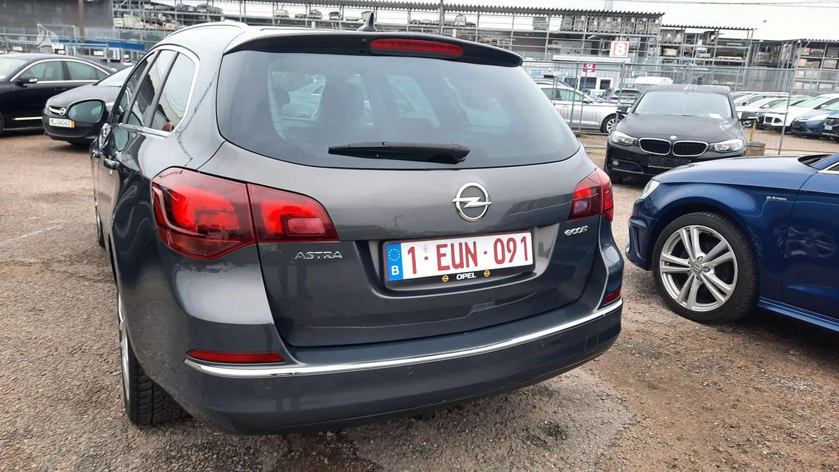 Opel Astra 2013 — photo 8