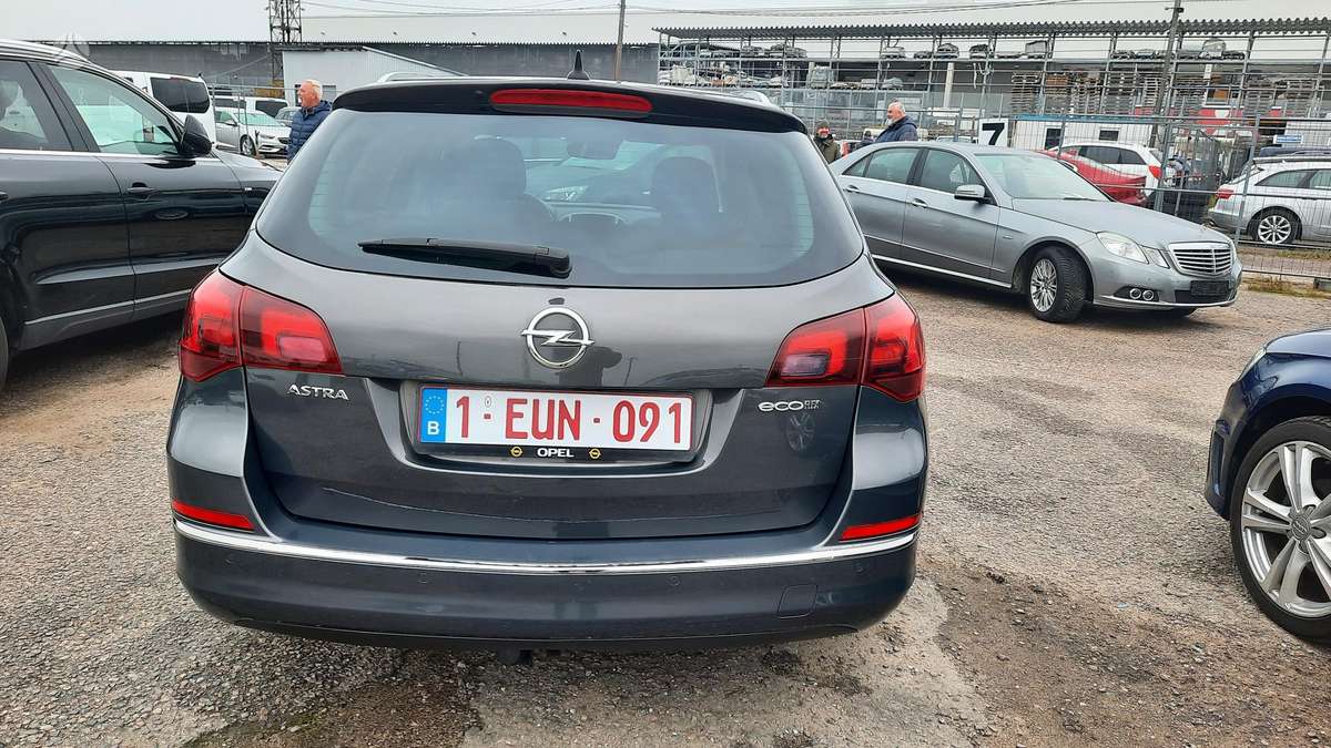 Opel Astra 2013 — photo 9