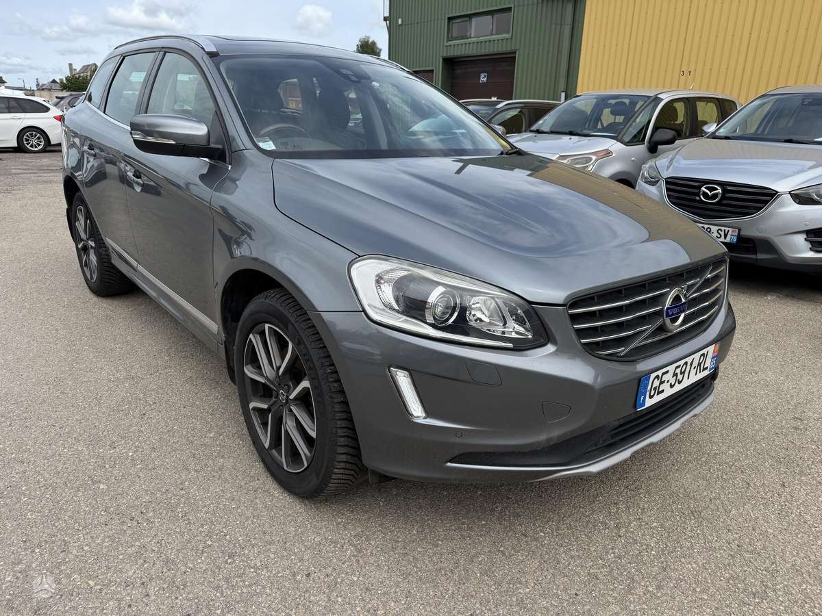 Volvo XC60 2015 — салон