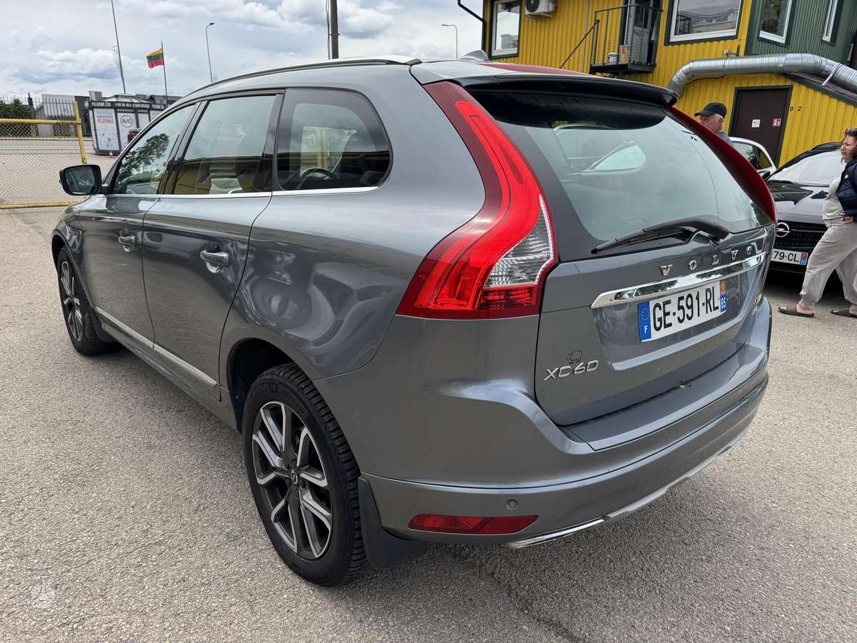 Volvo XC60 2015 — двигун 2400 cm³, 190 HP (140kW)
