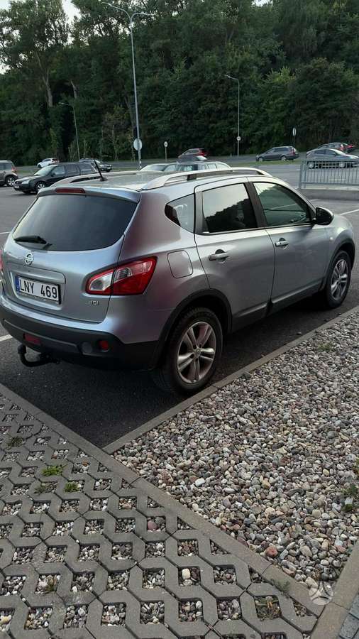 Nissan Qashqai 2011 — салон