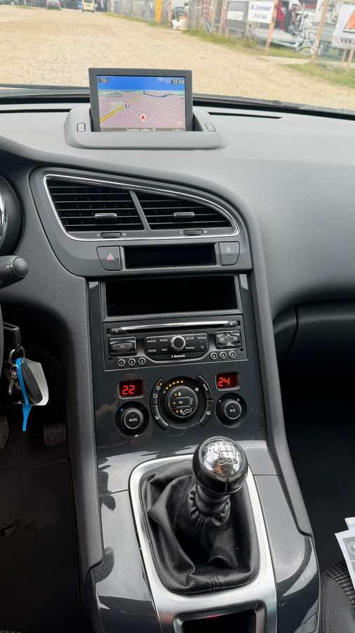 Peugeot 5008 2014 — photo 8