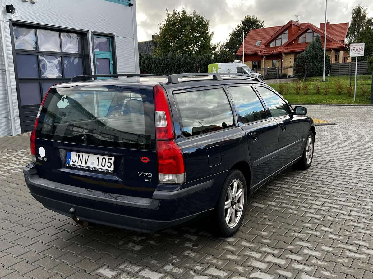 Volvo V70 2004 — interior