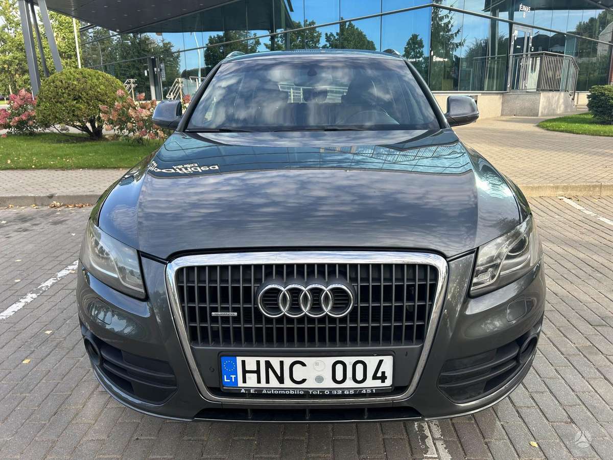 Audi Q5 2010 — салон