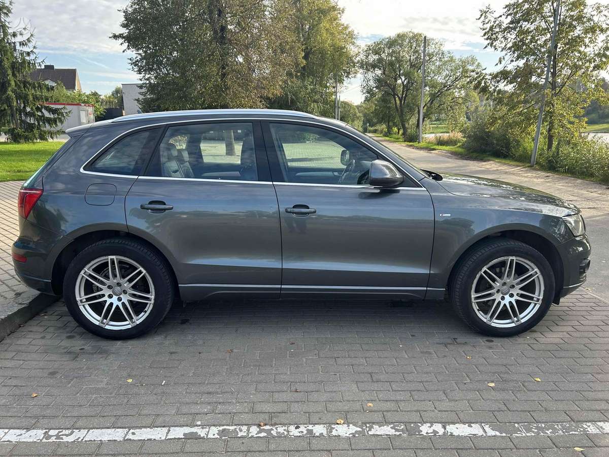 Audi Q5 2010 — двигун 1968 cm³, 141 HP (104kW)