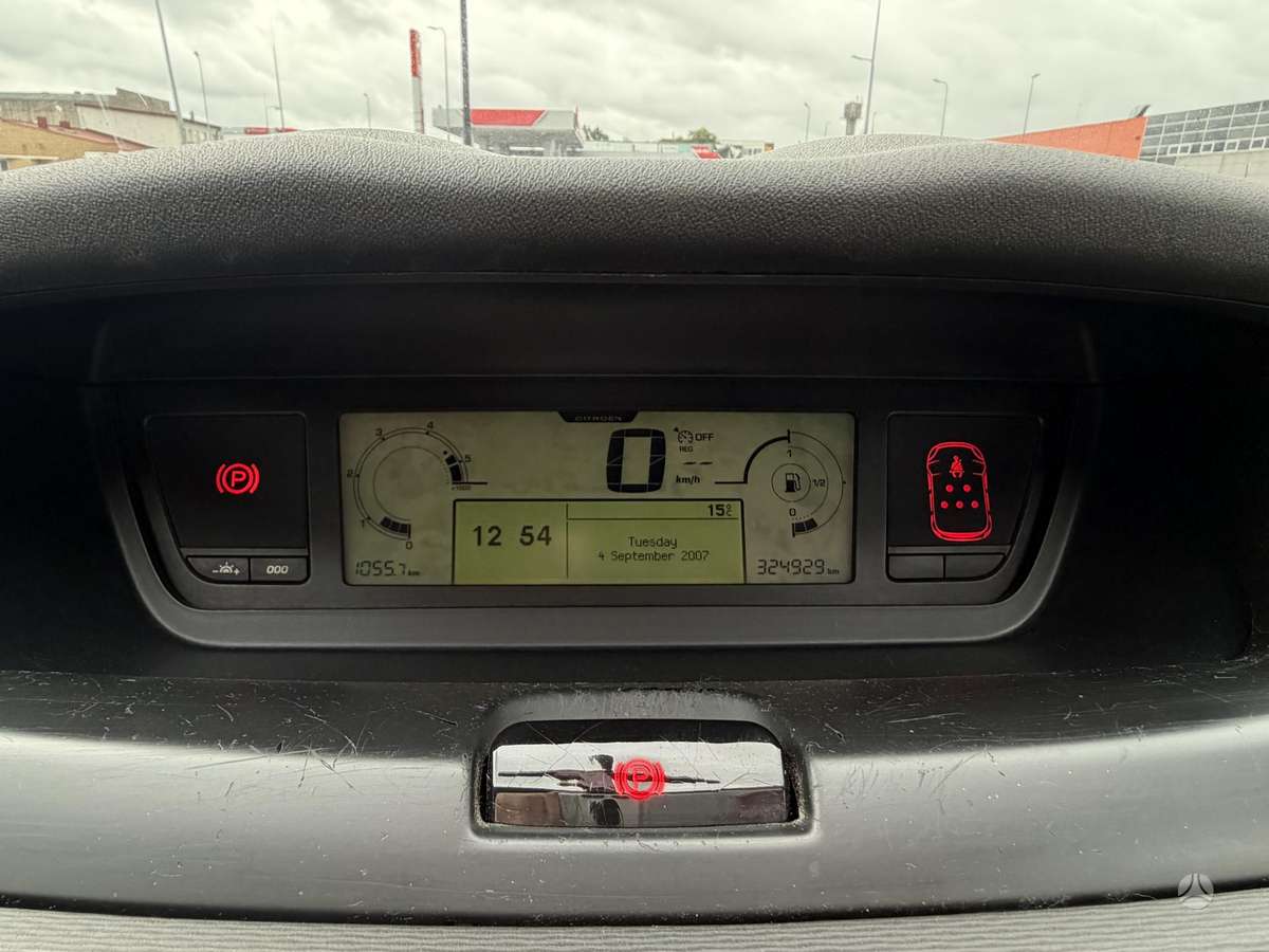 Citroen C4 2010 — photo 12