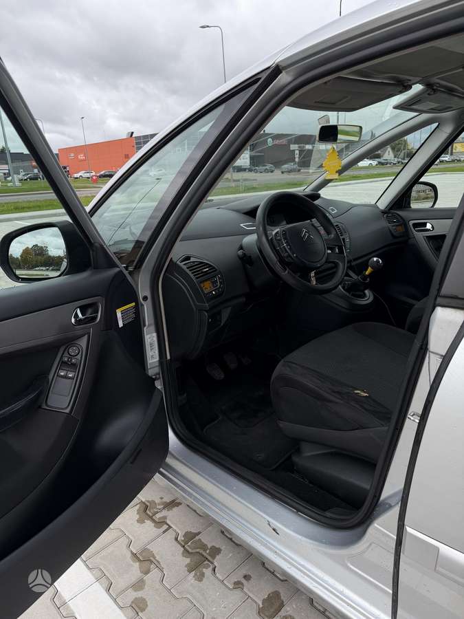 Citroen C4 2010 — photo 16