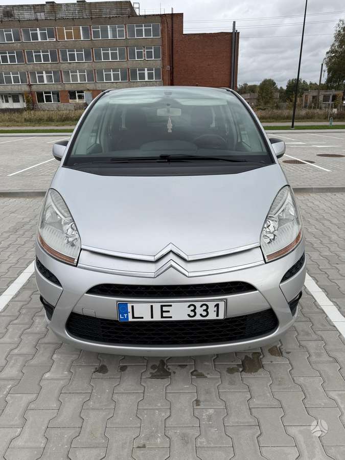 Citroen C4 2010 — interior