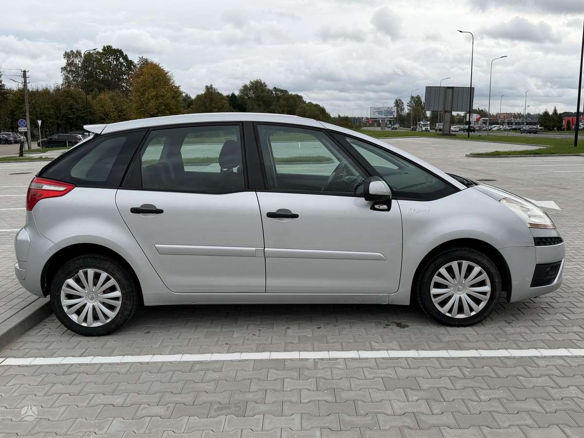 Citroen C4 2010 — photo 7