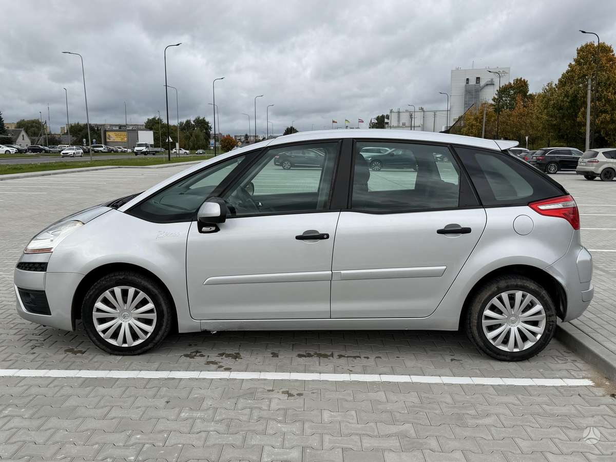 Citroen C4 2010 — photo 8