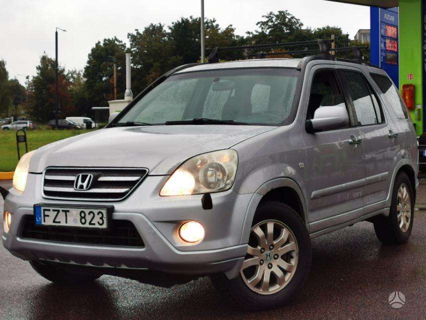 Honda CR-V 2005 — rear view