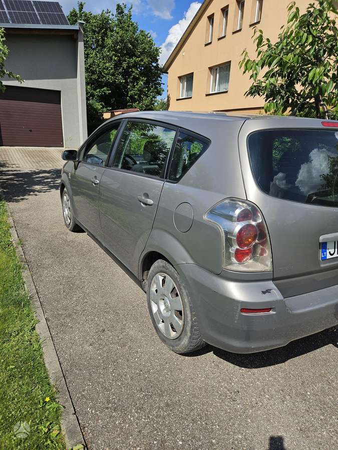 Toyota Corolla 2004 — engine 2000 cm³, 116 HP (85kW)