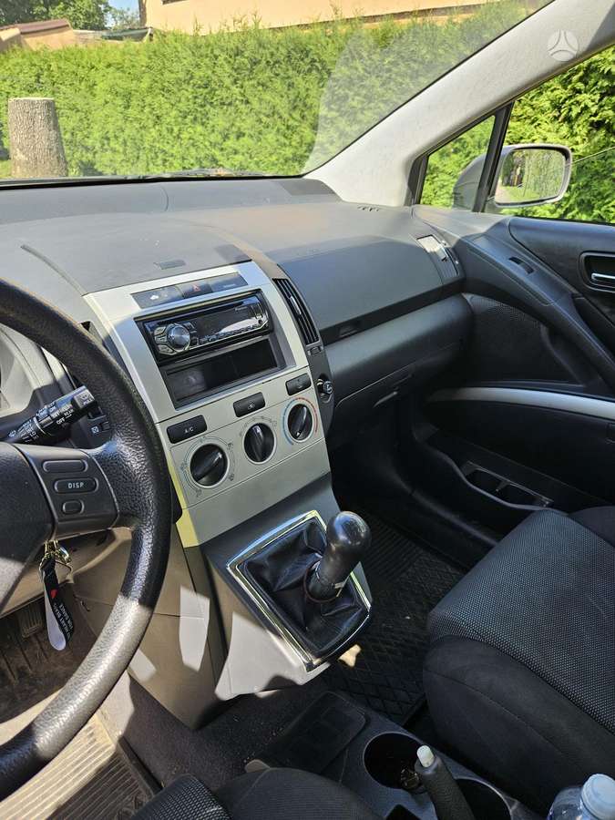 Toyota Corolla 2004 — photo 8