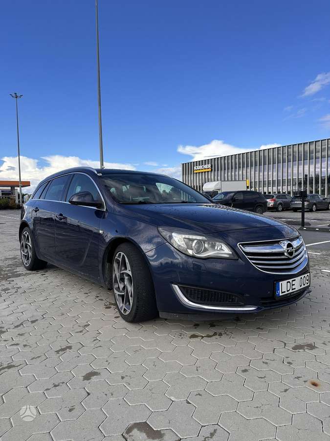 Opel Insignia 2014 — вигляд ззаду