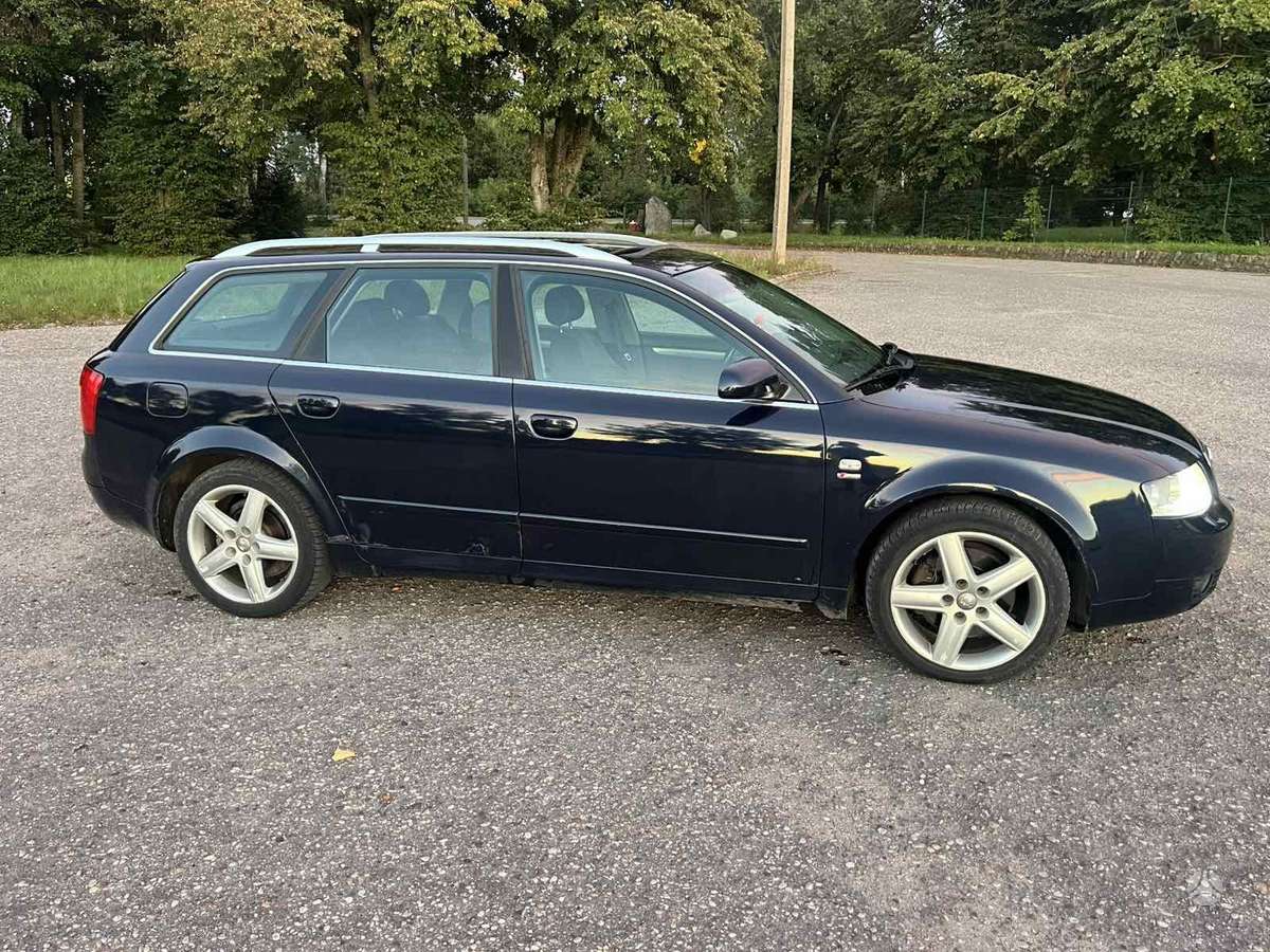 Audi A4 2004 — вигляд ззаду