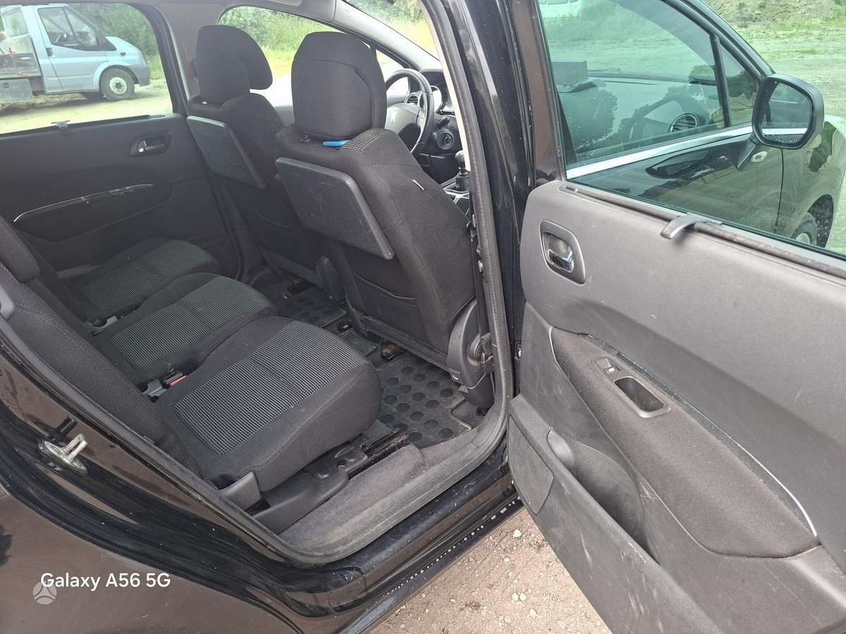 Peugeot 5008 2010 — photo 16