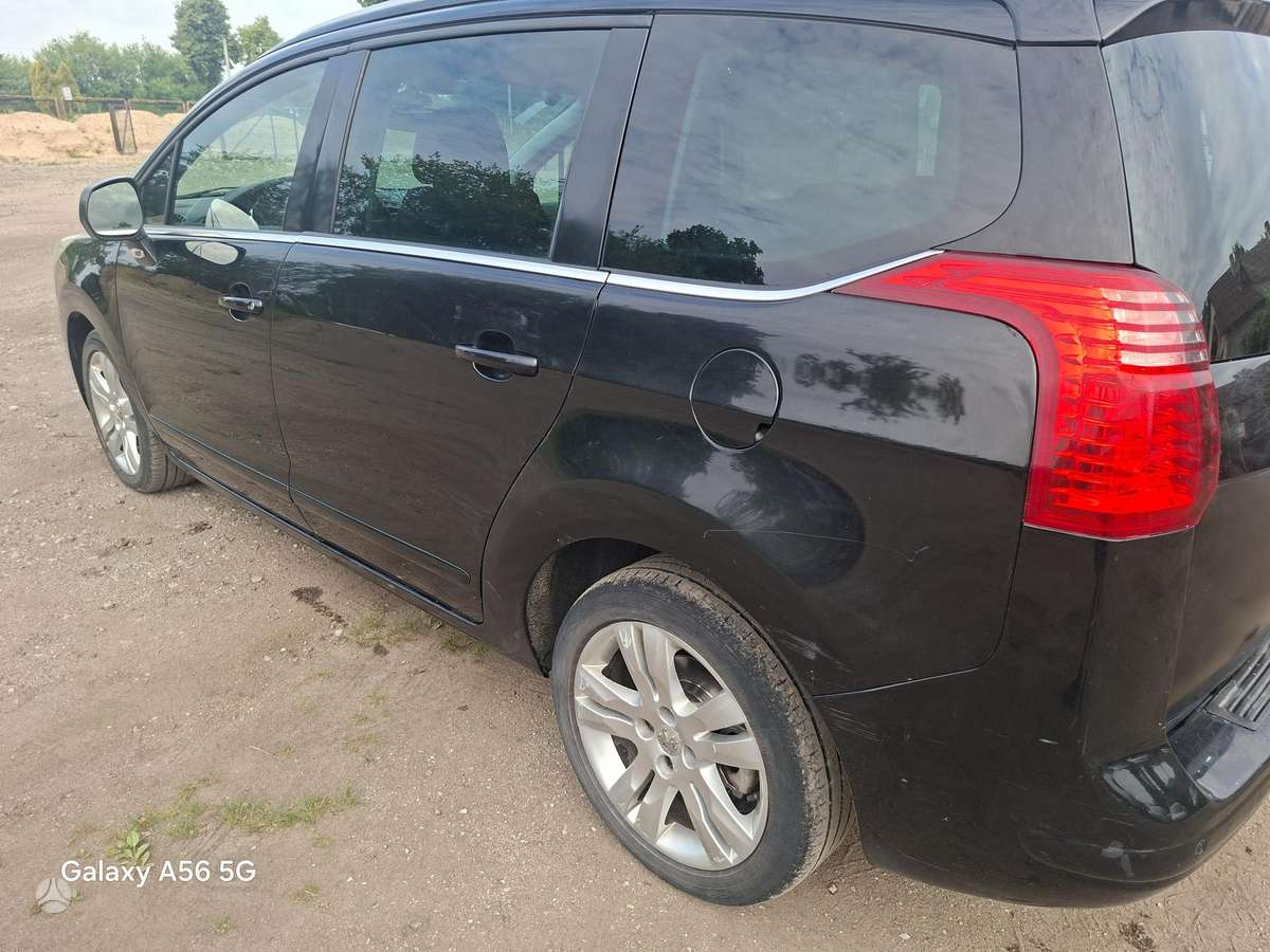 Peugeot 5008 2010 — photo 8