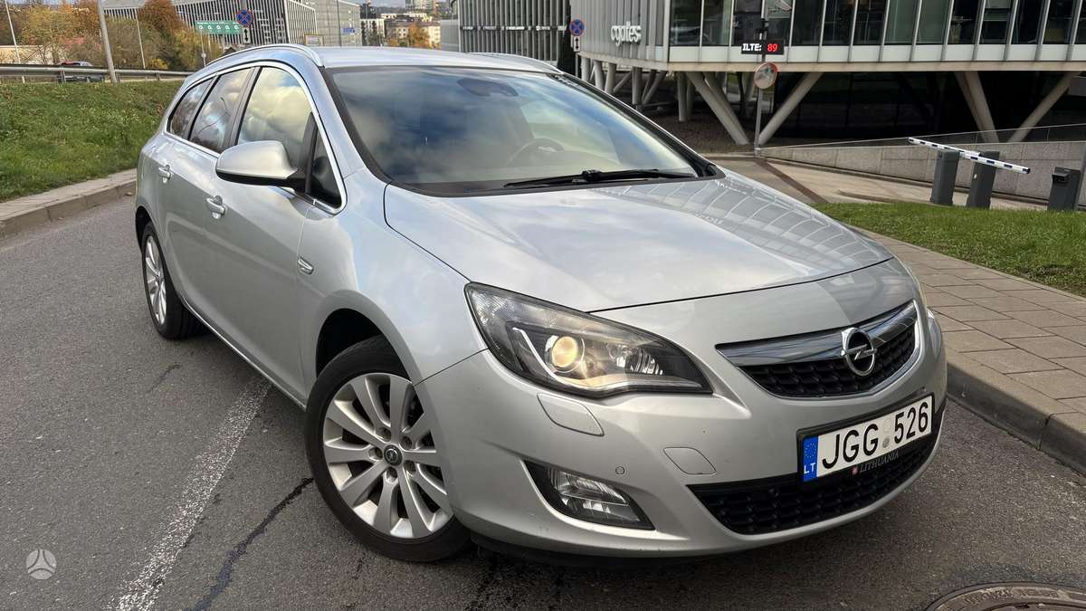 Opel Astra, 2011