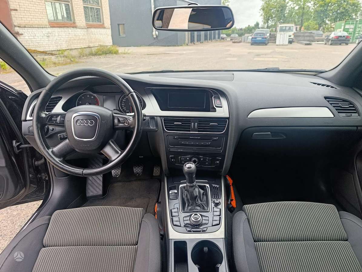 Audi A4 2009 — photo 11