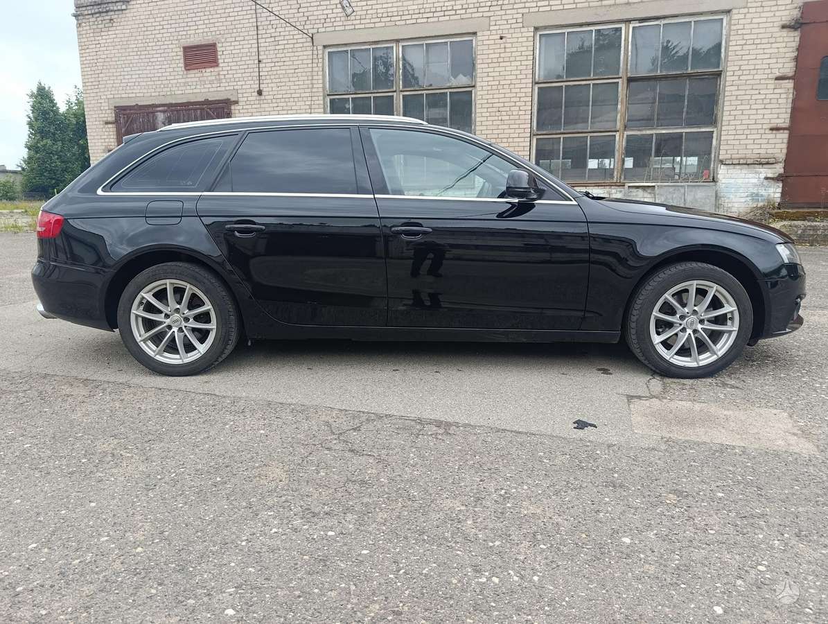 Audi A4 2009 — photo 6