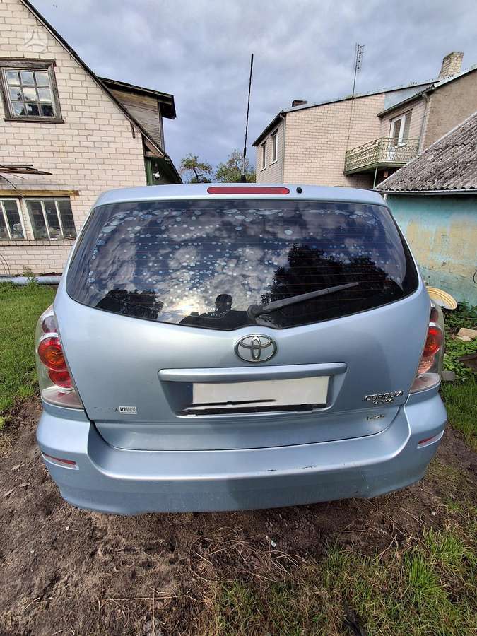 Toyota Corolla 2005 — rear view