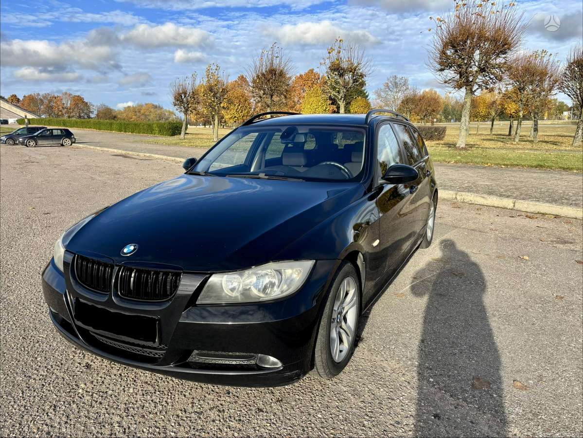 BMW 320 2007 — вигляд ззаду