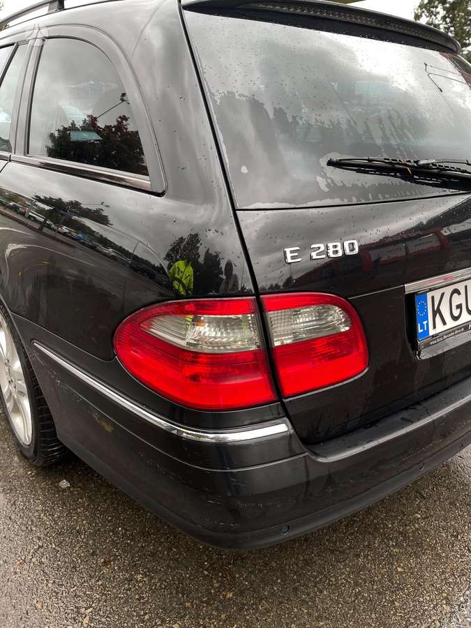 Mercedes-Benz E280 2008 — photo 17