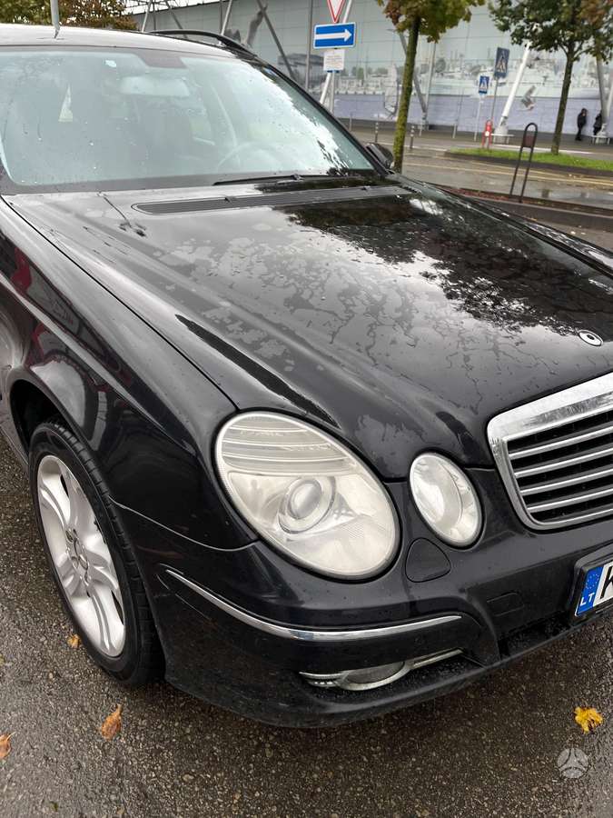 Mercedes-Benz E280 2008 — rear view