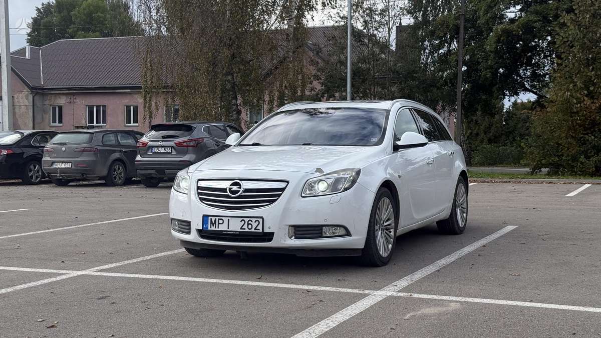 Opel Insignia, 2011